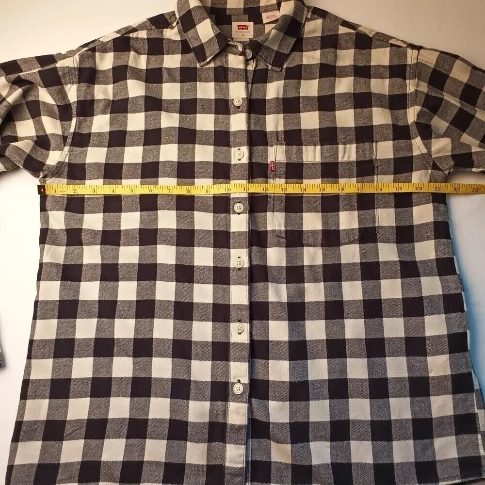 Levi's Women's Flannel Shirt Size S Black Cream Plaid Long Sleeves Button Up - Picture 4 of 8